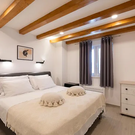 La Perla - קורצולה