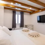 La Perla - *