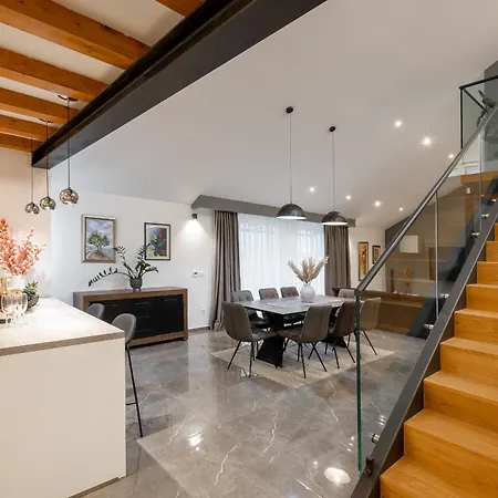 Apartman La Perla - *